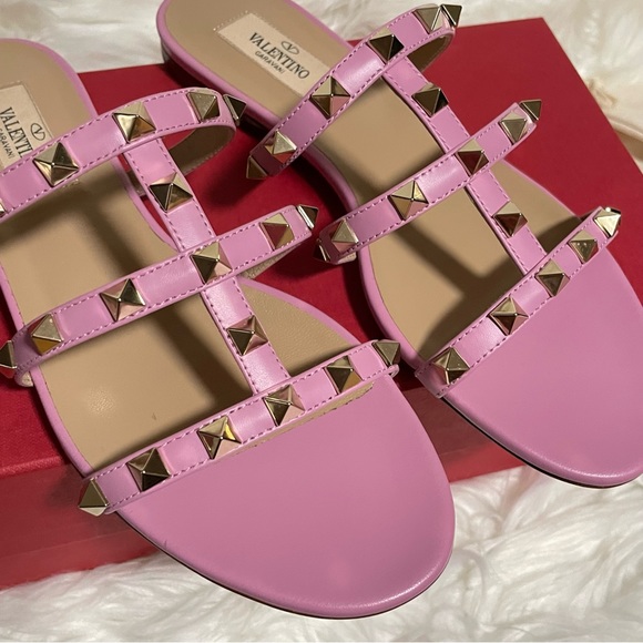 VALENTINO GARAVANI
Rockstud Caged Leather Flat Sandals Pink - Picture 7 of 11